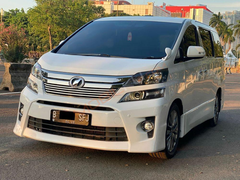 Mobil Toyota Vellfire 2015