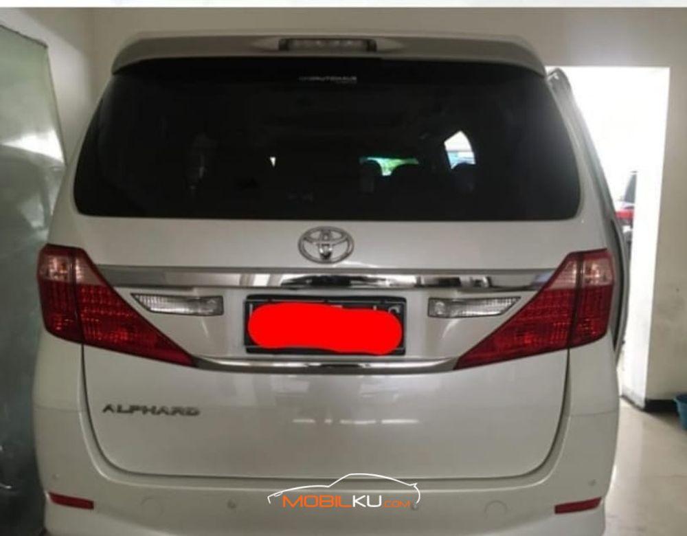 Mobil Toyota Alphard 2012