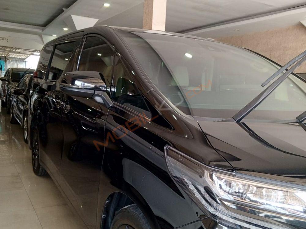 Mobil Toyota Alphard 2021