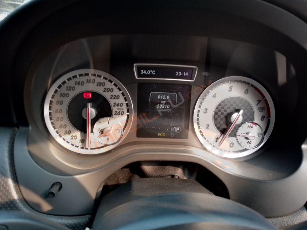 Mobil Mercedes-Benz A-Class 2013