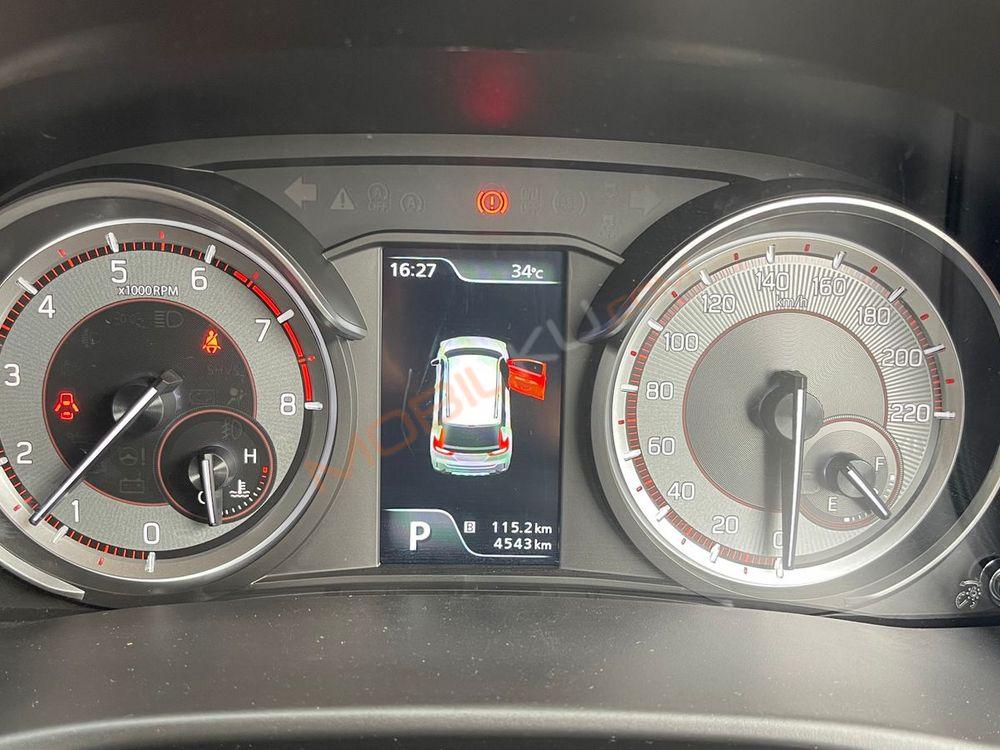 Mobil Suzuki XL7 2022