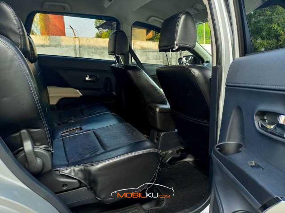 Mobil Toyota Rush 2018