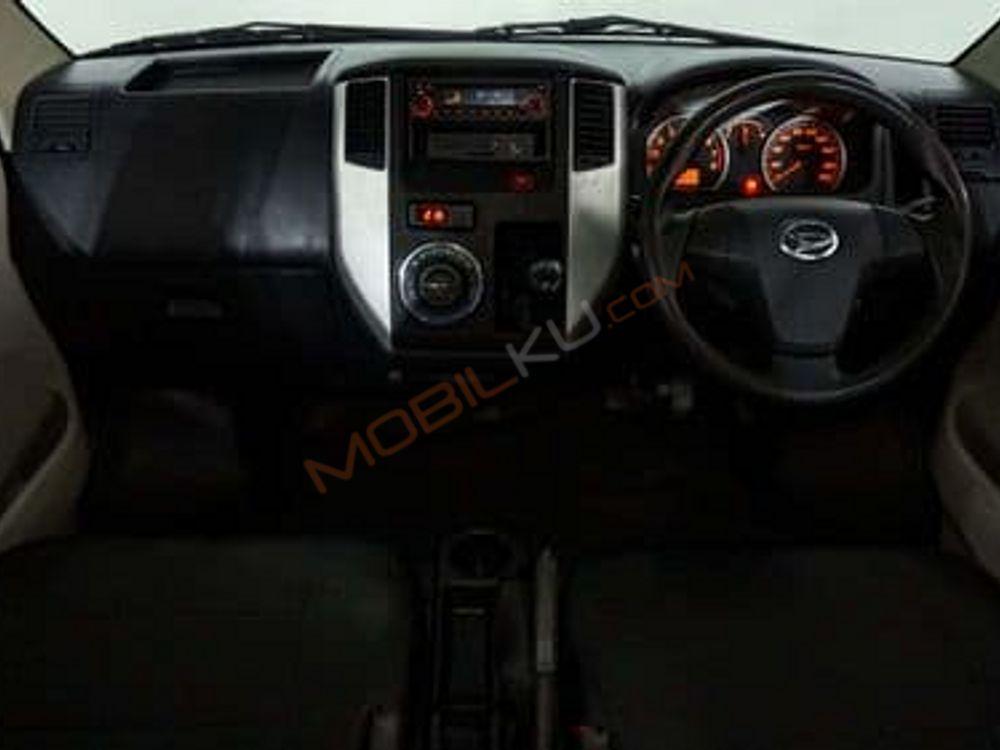 Mobil Daihatsu Luxio 2019