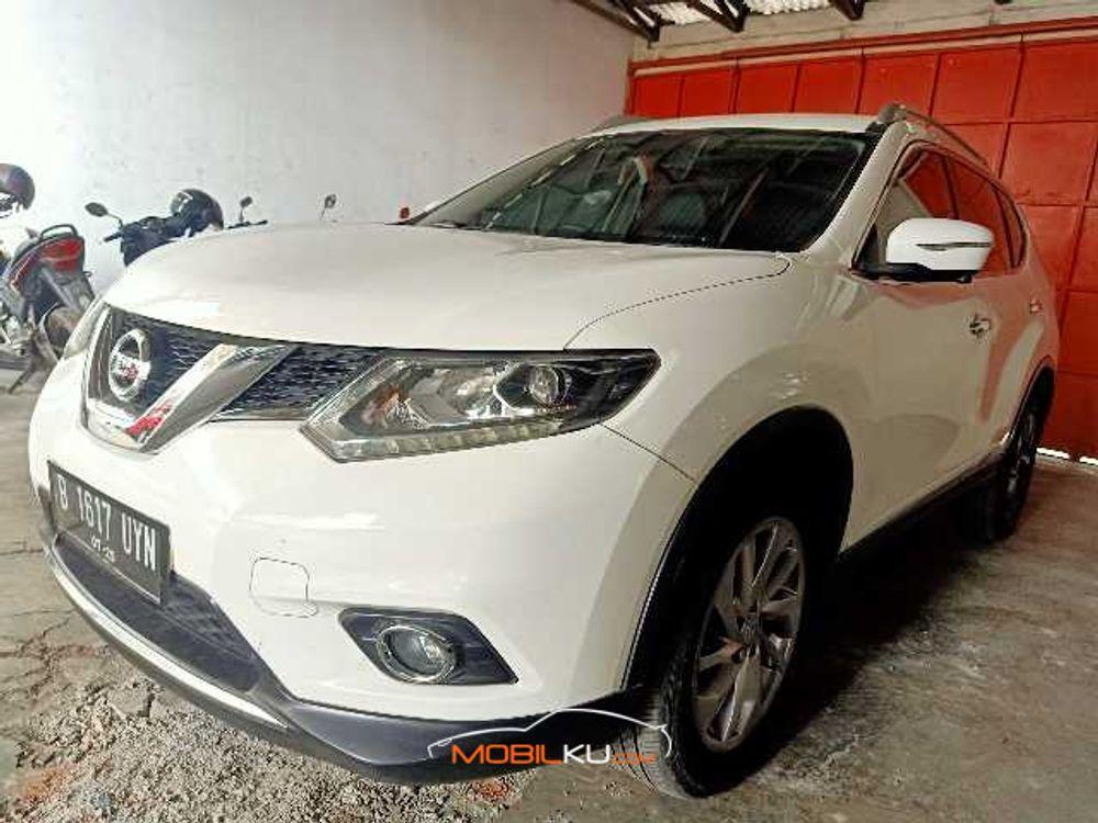 Mobil Nissan X-Trail 2015