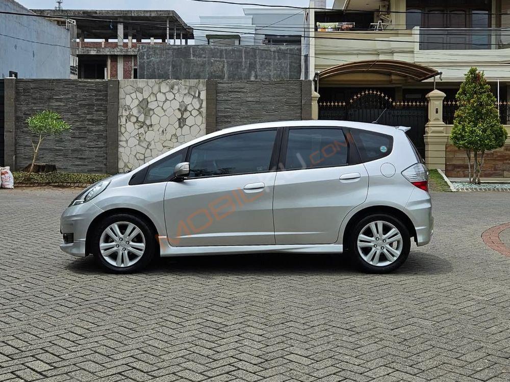 Mobil Honda Jazz 2012