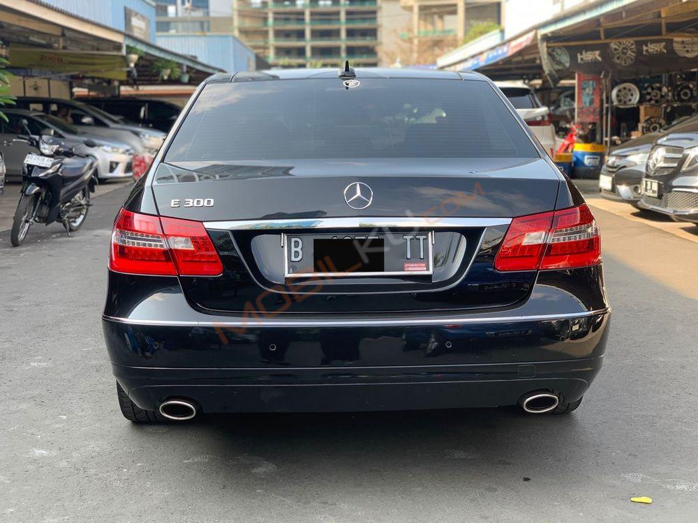 Mobil Mercedes-Benz E-Class 2011