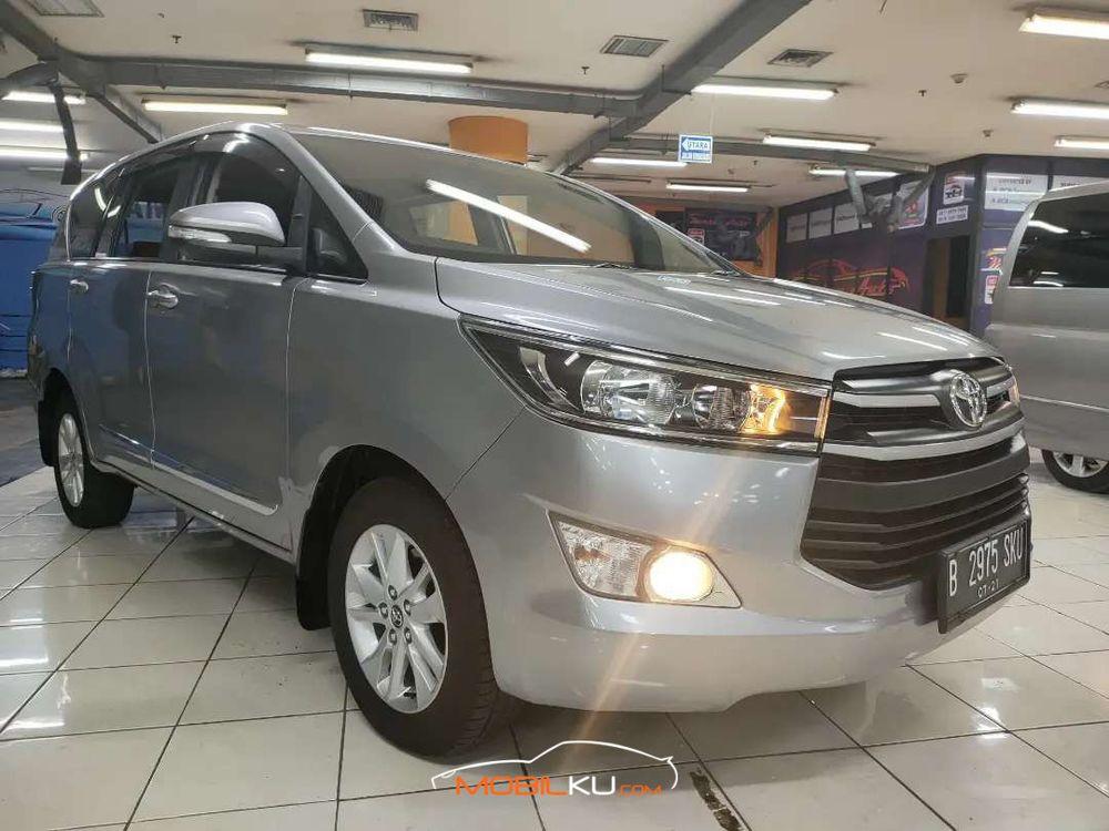 Mobil Toyota Kijang Innova 2016