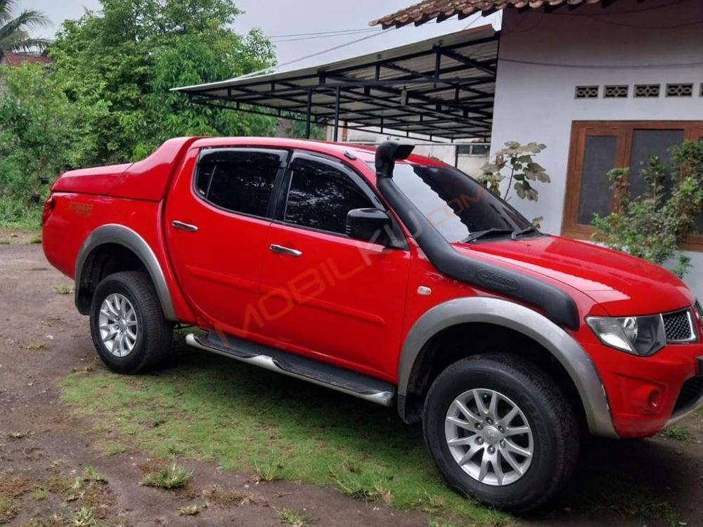 Mobil Mitsubishi Triton 2013
