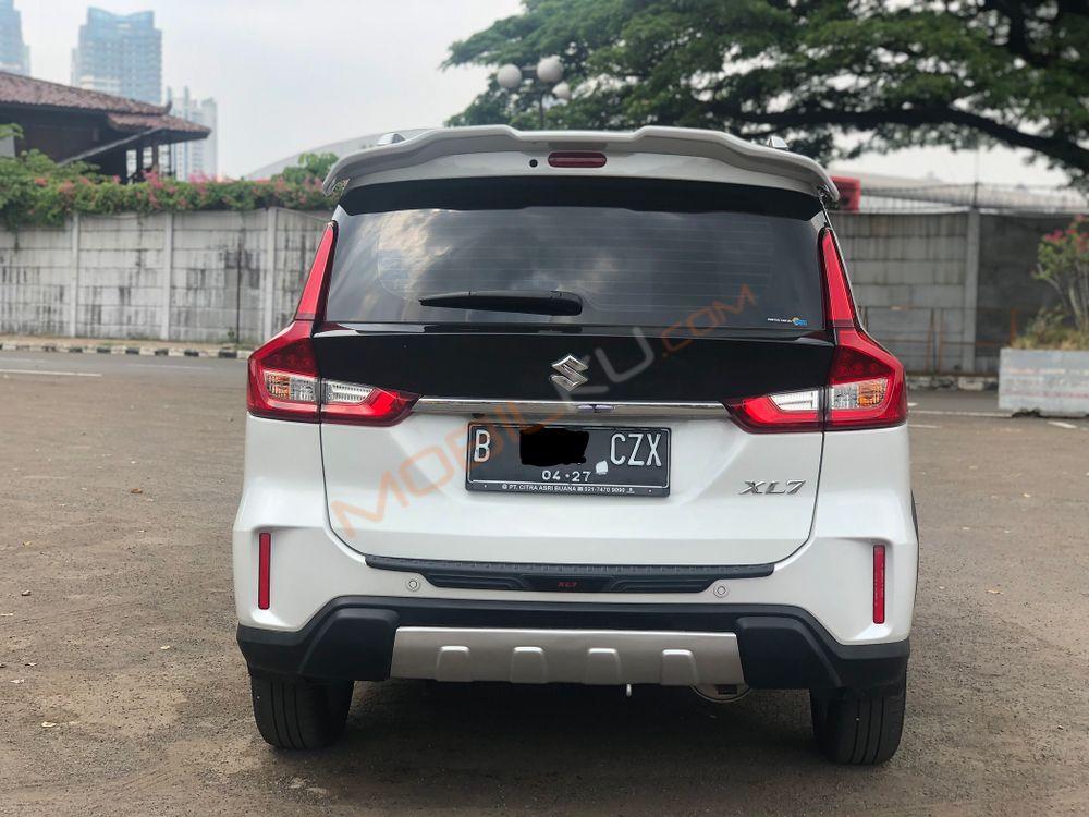 Mobil Suzuki XL7 2022