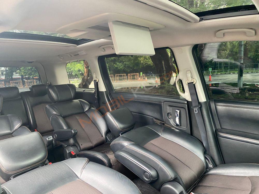 Mobil Nissan Elgrand 2014