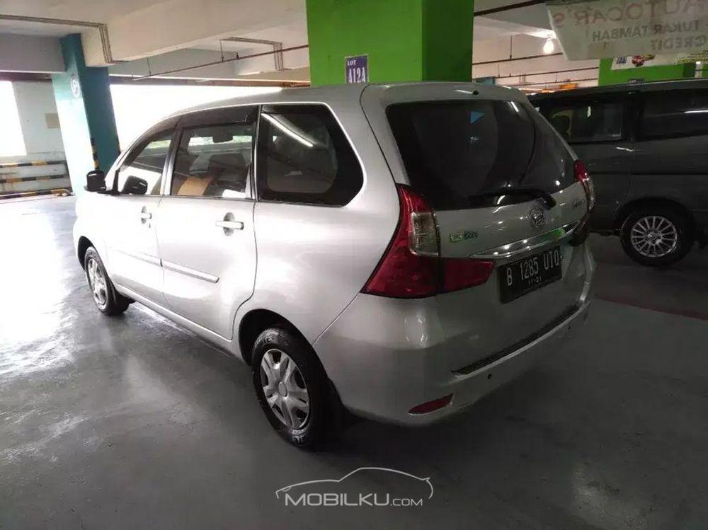 Mobil Daihatsu Xenia 2016