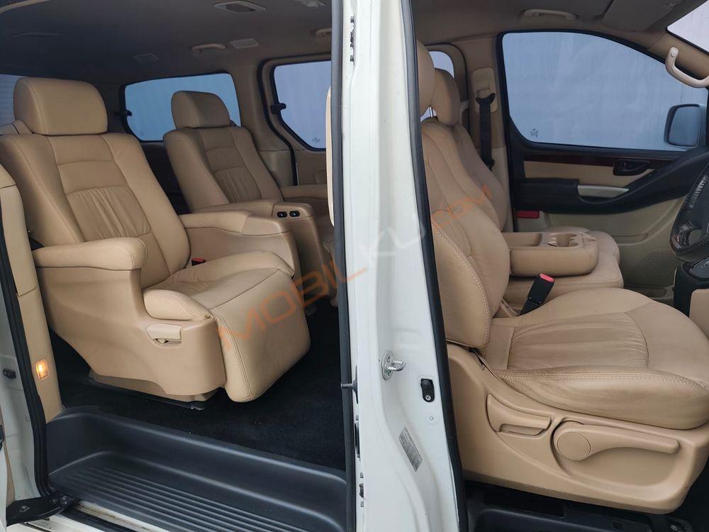 Mobil Hyundai H-1 2016