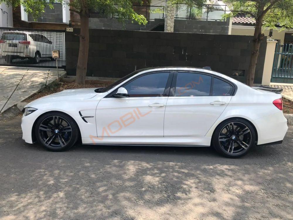 Mobil BMW 3 Series 2017