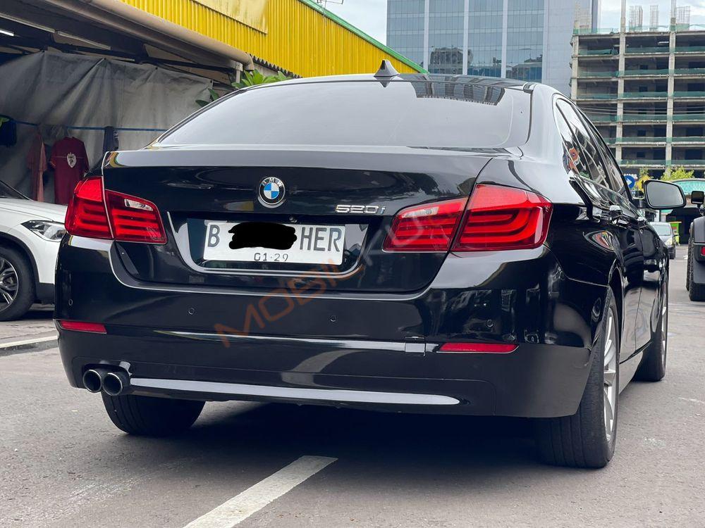 Mobil BMW 5 Series 2012