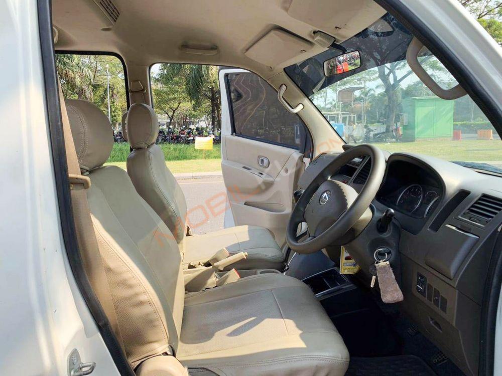 Mobil Daihatsu Luxio 2015