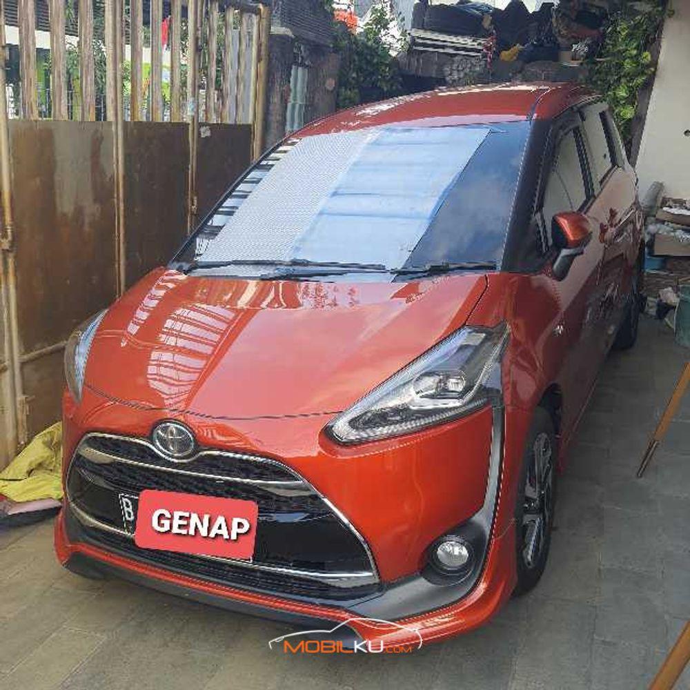 Mobil Toyota Sienta 2016