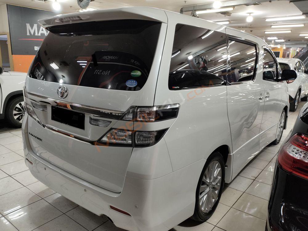 Mobil Toyota Vellfire 2012
