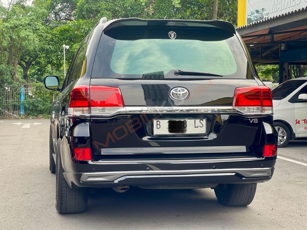 Mobil Toyota Land Cruiser 2008