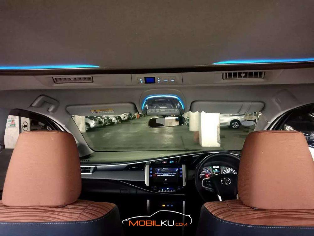 Mobil Toyota Kijang Innova 2016