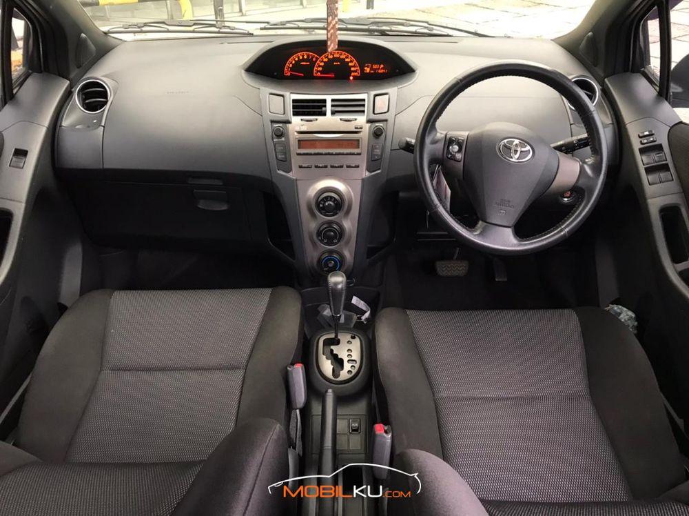 Mobil Toyota Yaris 2010