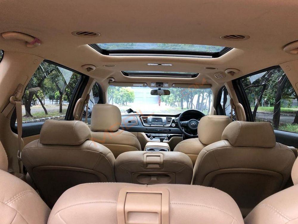 Mobil Kia Sedona 2017