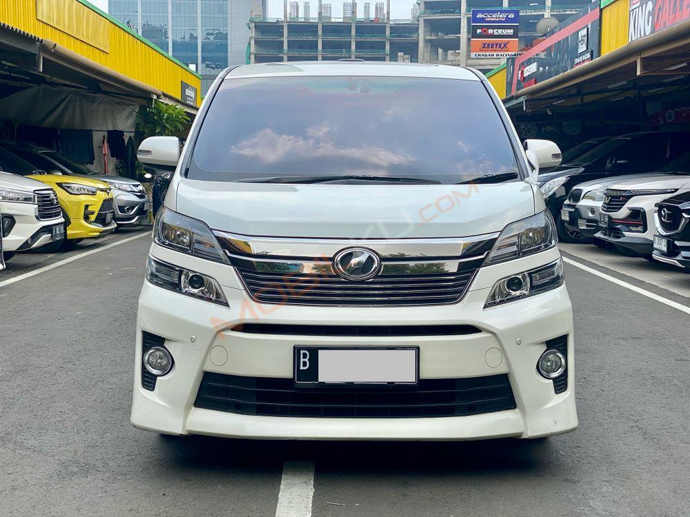 Mobil Toyota Vellfire 2014