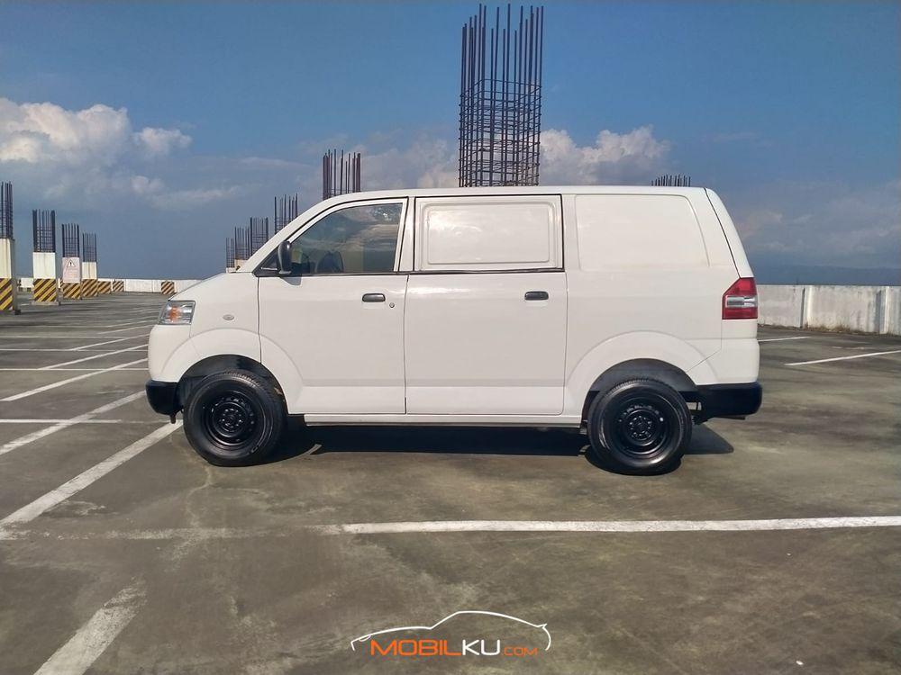Mobil Suzuki APV 2012