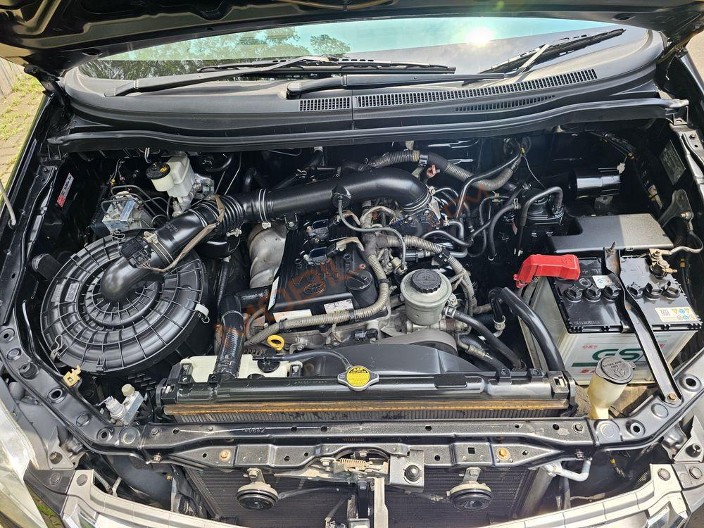 Mobil Toyota Kijang Innova 2013