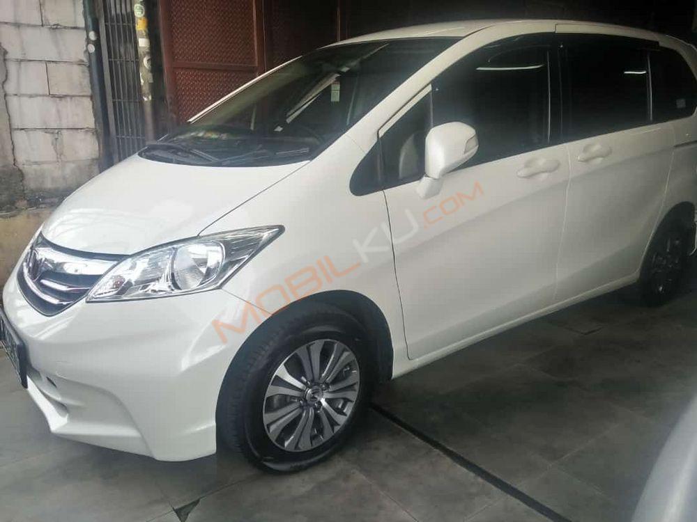 Mobil Honda Freed 2012