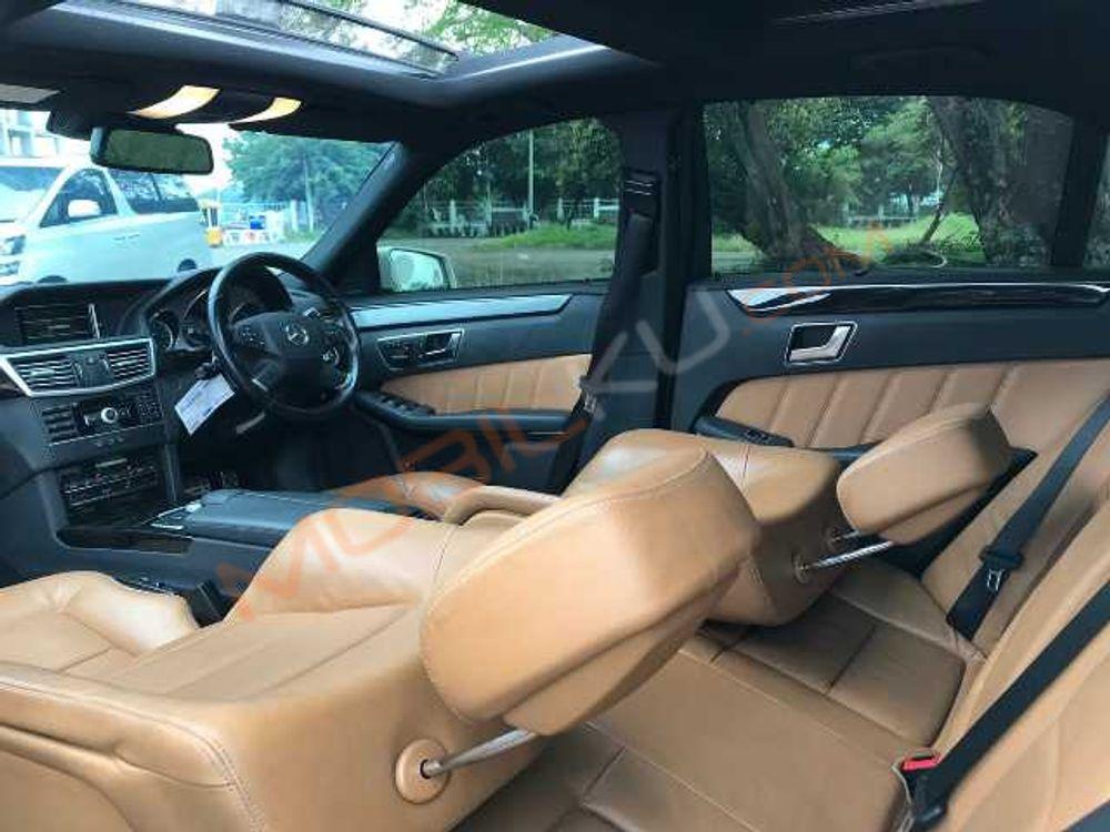 Mobil Mercedes-Benz E-Class 2012
