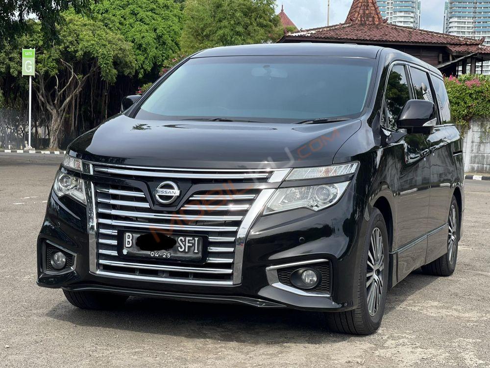Mobil Nissan Elgrand 2014