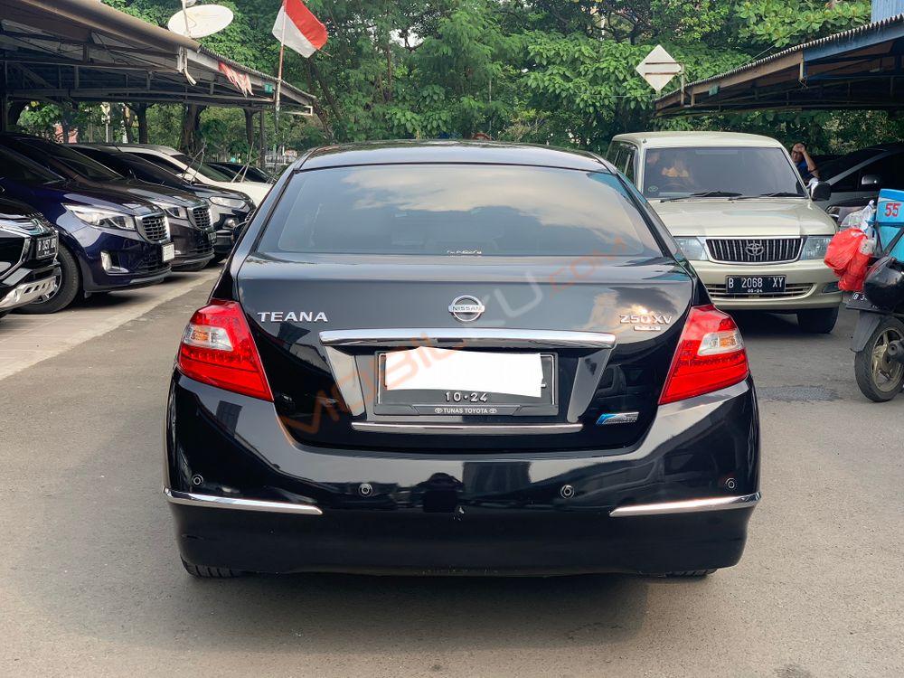 Mobil Nissan Teana 2010