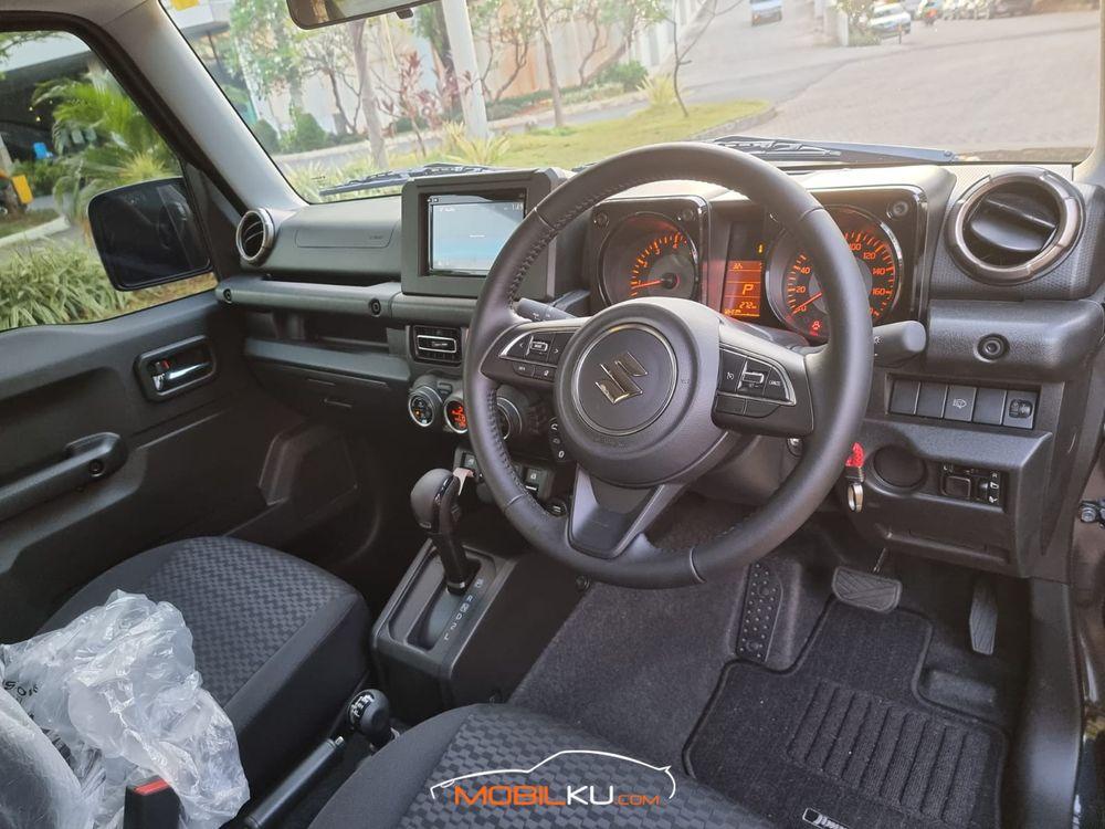 Mobil Suzuki Jimny 2021