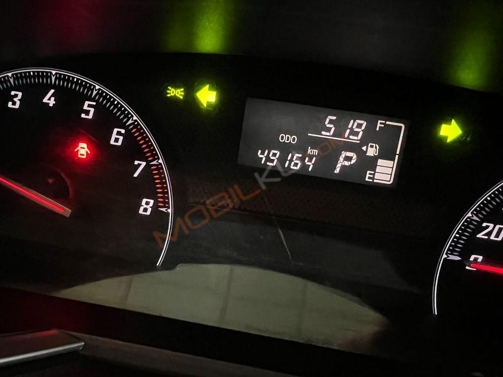 Mobil Toyota Sienta 2016