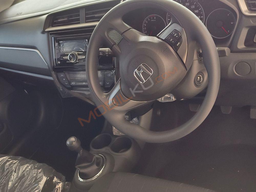 Mobil Honda Brio 2023