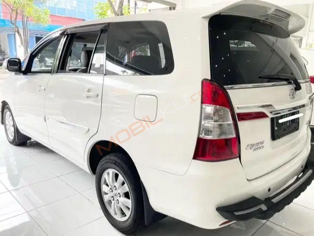 Mobil Toyota Kijang Innova 2014