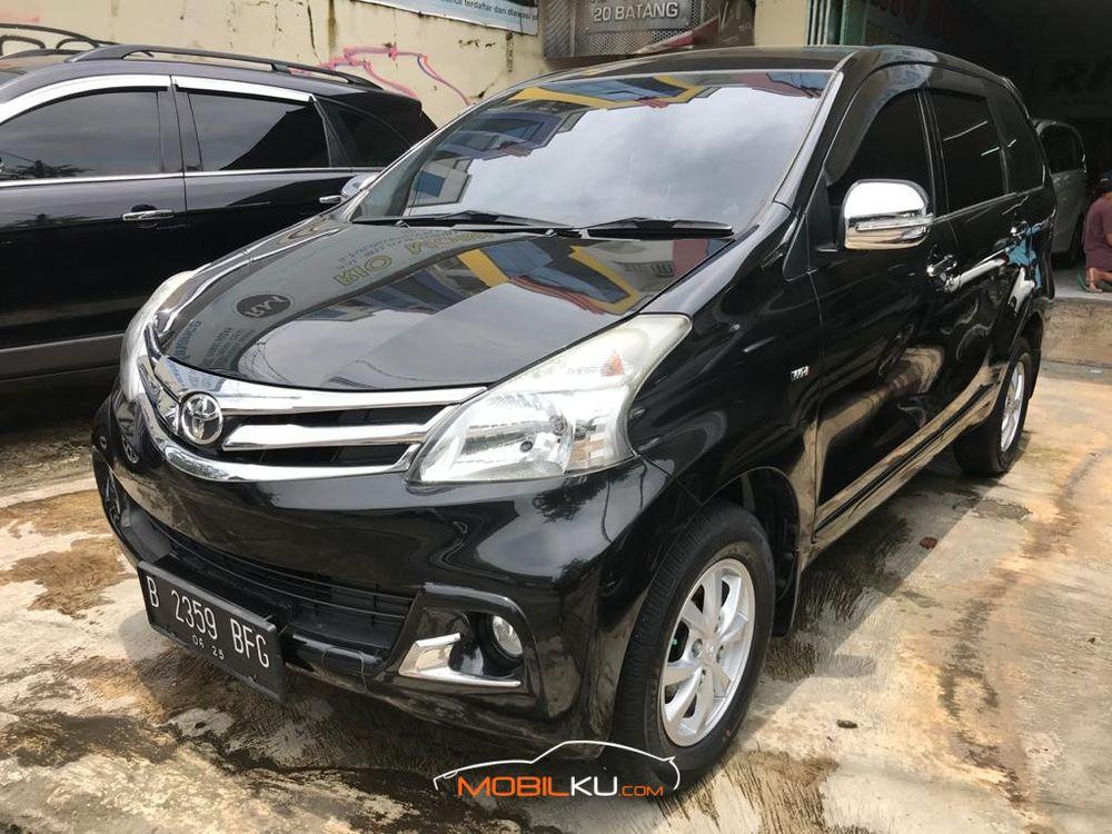 Mobil Toyota Avanza 2015