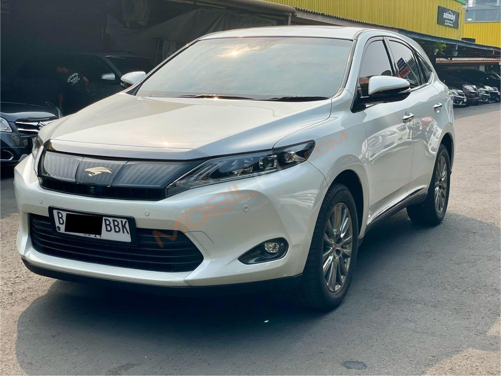 Mobil Toyota Harrier 2014