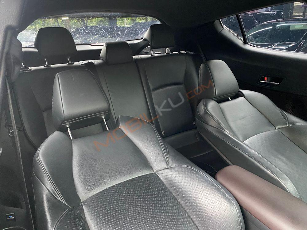 Mobil Toyota C-HR 2021