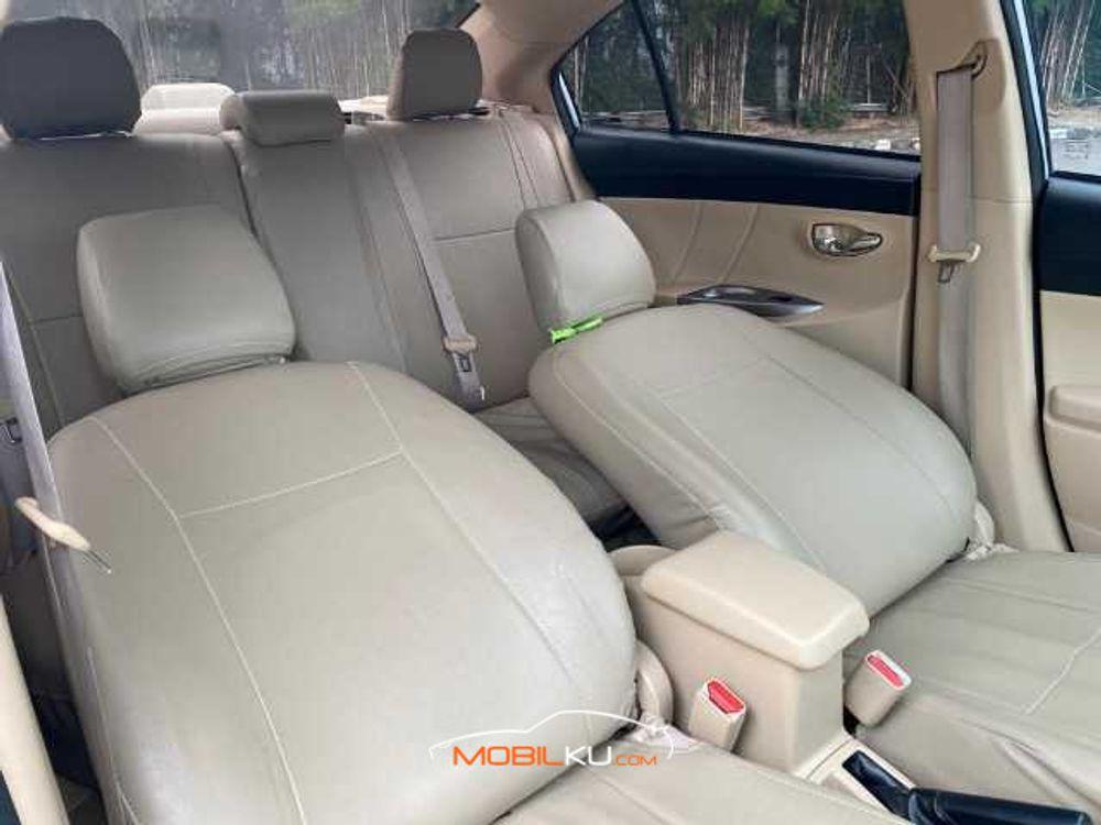 Mobil Toyota Vios 2015