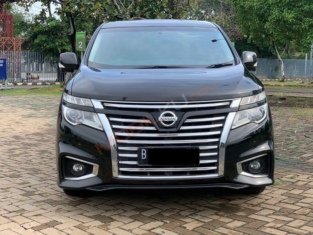Mobil Nissan Elgrand 2014