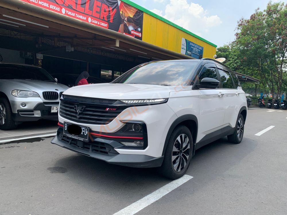 Mobil Wuling Almaz 2022