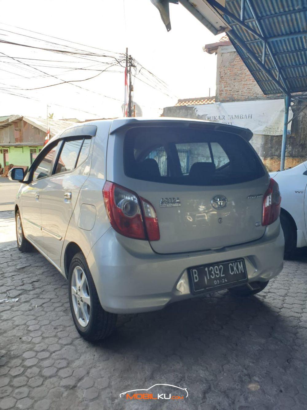 Mobil Toyota Agya 2014