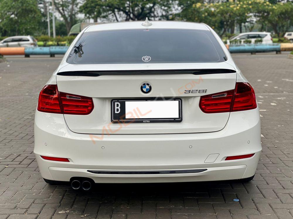 Mobil BMW 3 Series 2014
