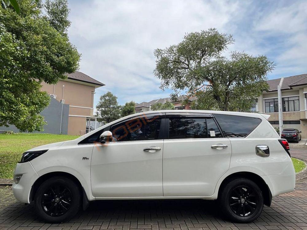 Mobil Toyota Kijang Innova 2019