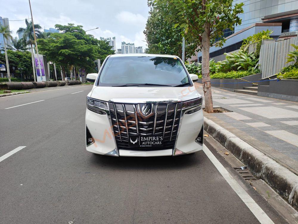 Mobil Toyota Alphard 2011