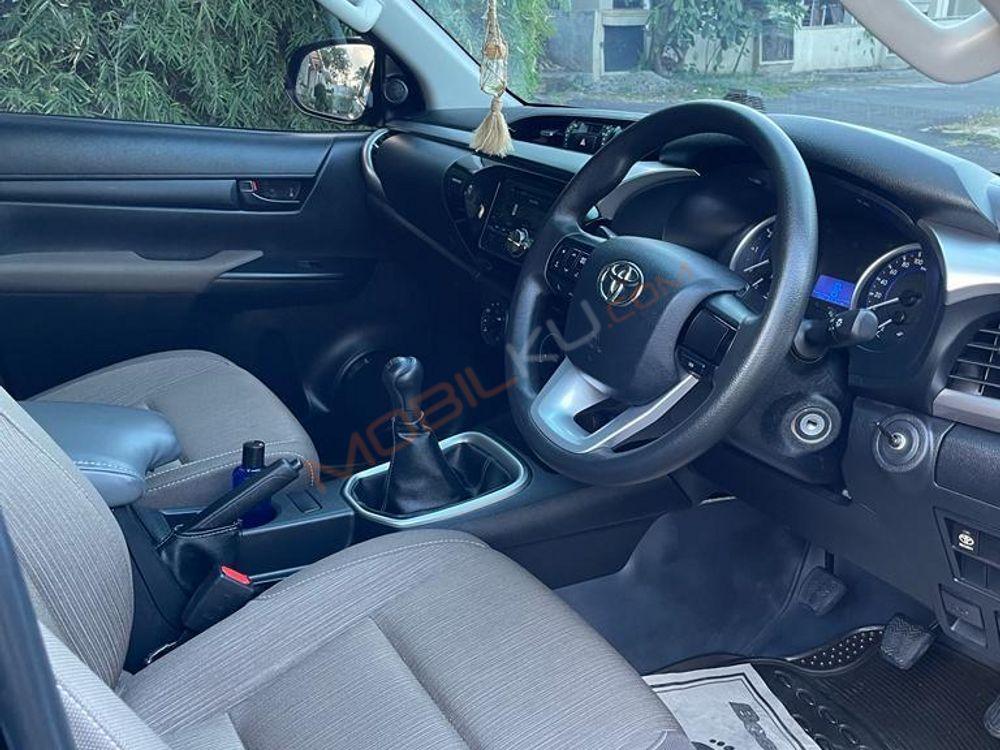 Mobil Toyota Hilux 2020