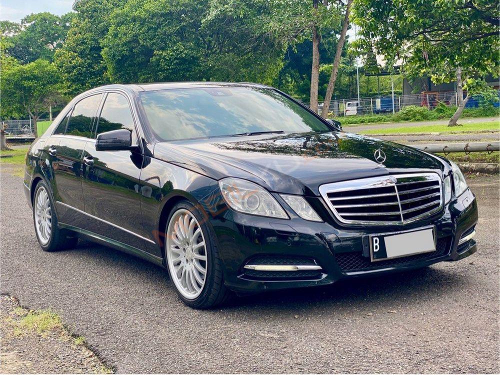 Mobil Mercedes-Benz E-Class 2011