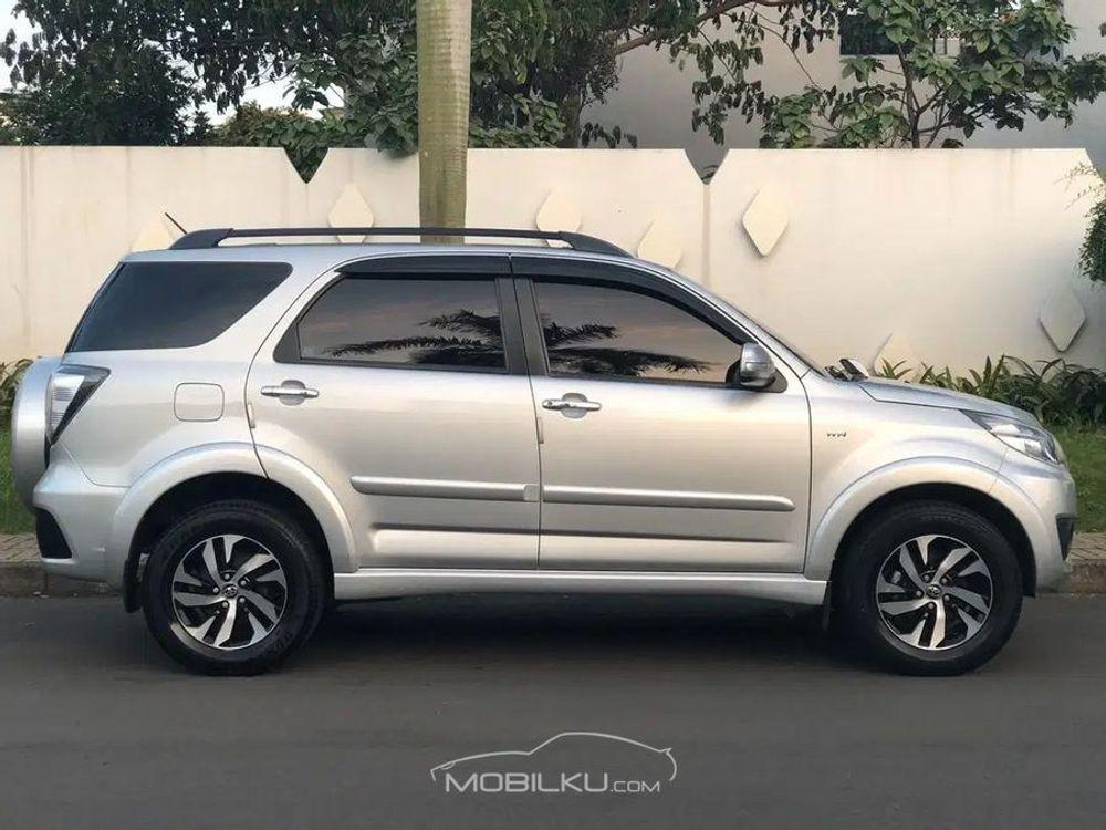 Mobil Toyota Rush 2015