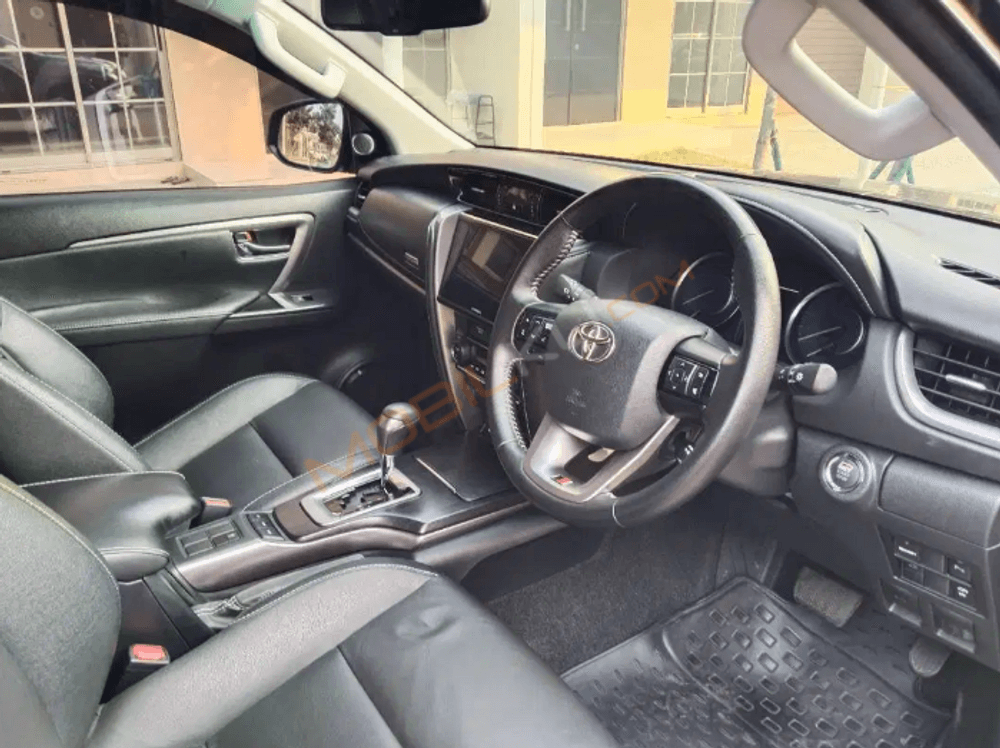 Mobil Toyota Fortuner 2024
